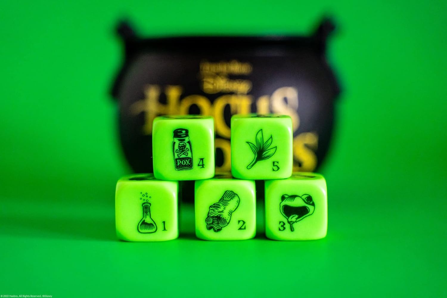 image:imageUSAOPOLY YAHTZEE Disney Hocus Pocus Collectible Witchs Caldron Dice Cup Classic Family Game Based on Film Great for Night OfficiallyLicensed amp Merchandise Black